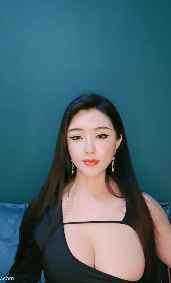 國 産 豪 乳 【 卡 戴 珊 】 ， 火 辣 腰 身 ， 風 情 挑 逗 ， 包 夜 2000， 坐 騎 炮 友 屌 上 ， 淫 騷 上 位 啪 啪 爽 不 停 ！ new