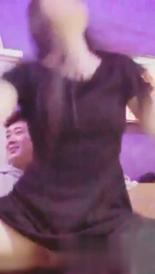 跨年夜脱衣High唱~现场随著音乐让体液在身体间流动!!