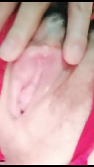 -ziwei-年轻漂亮美乳小骚货掰开小穴看 很是淫荡