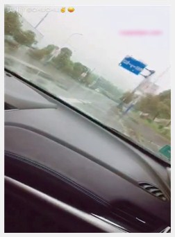 性感漂亮的美少妇驾照一直考不过路上练车时和教练车震,正操时老公来电话说：在练车一会回家!