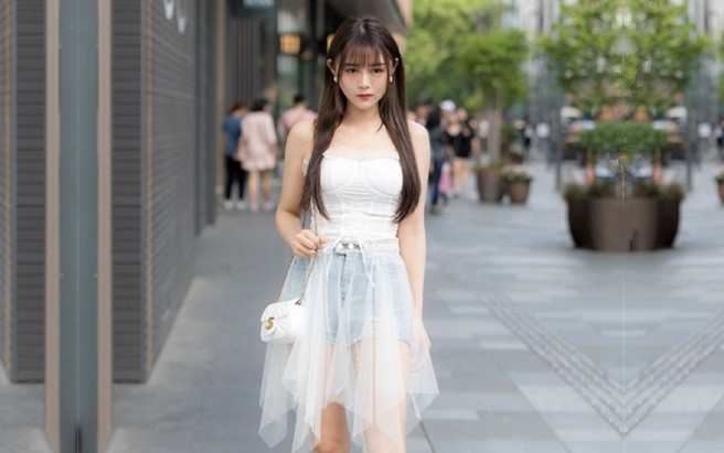 骚逼已就绪体验性爱的秋千站立就把事办了深插宫底浪叫不断