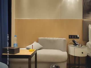 《壹屌探花》约了个大奶正妹，把她当小母狗一样地干