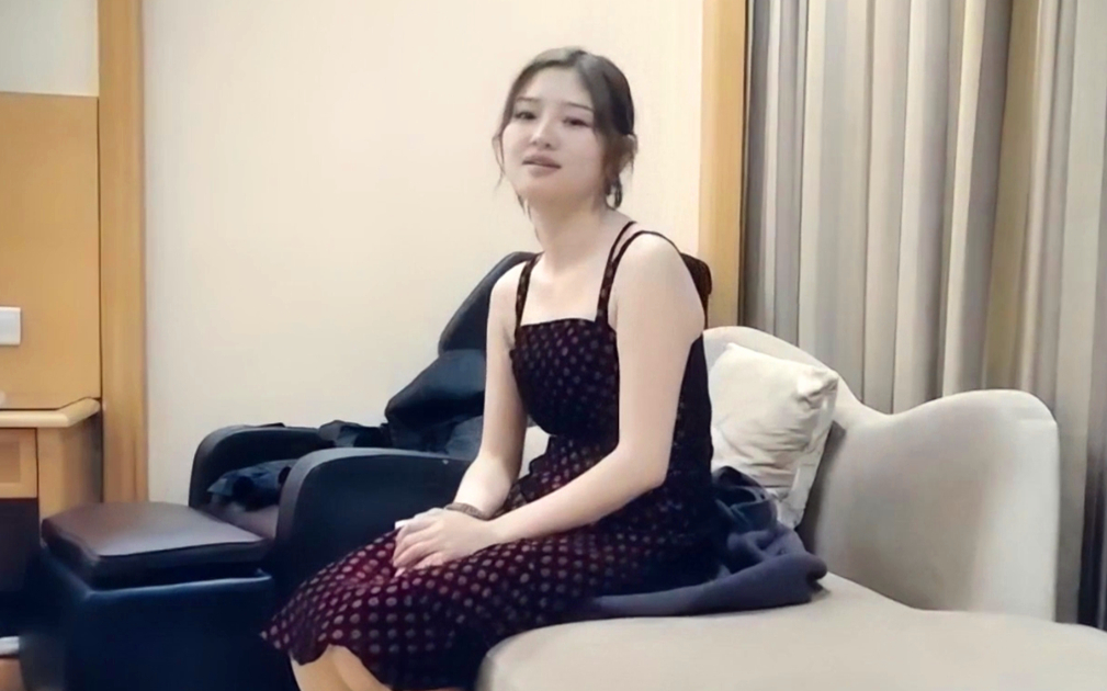 早上五点钟极品大胸外围小姐姐抠穴啪啪七天大神真是打桩机一天好几炮