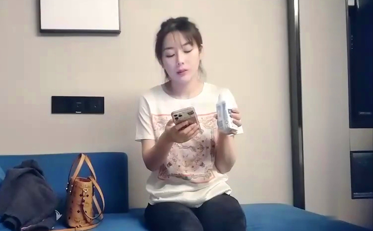 甜美T恤马尾妹子服务不错再加钟摸逼特写抬腿大力抽插猛操呻吟