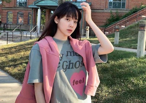 女友清纯白嫩的大学表妹送了不少礼物终于半推半就干了她坚挺美乳饱满粉嫩的极品蝴蝶美穴轻轻抽插都淫叫