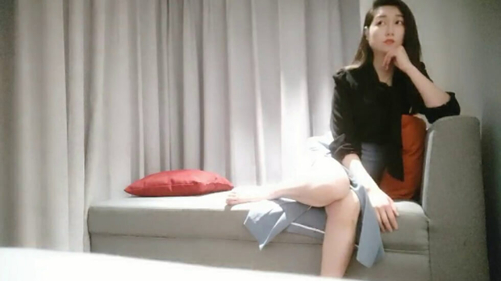 gc王伟哥足浴会所撩妹宾馆开房 3000大洋约的29岁极品外围女美女技师穿着黑丝搞