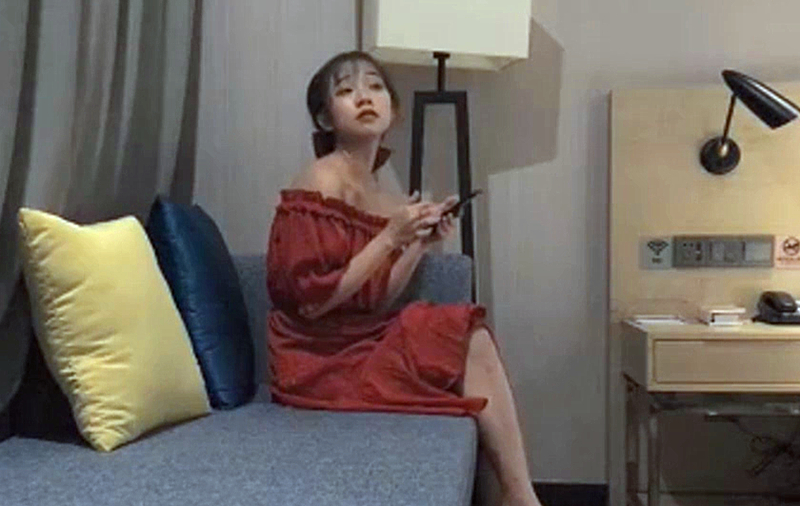 慢慢调情在玩到床上年轻马尾巨乳正妹开始咬咬小哥就爽到受不了了