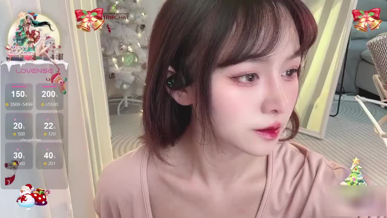 stripchat平台，年末来了新女神，大佬们沸腾了，【Meg_Linda】，萝莉天花板，粉嫩的无毛屄真粉1