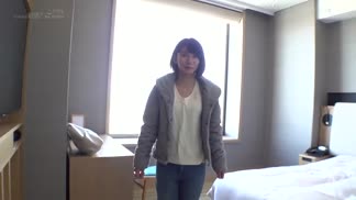 SDNT-022遵從有私通願望老公的指示 演出AV的真實素人人妻 case 18 教務事務・島崎京子（假名） 37歳 住在岐阜縣郡上市 演出AV 為了老公被私通