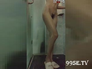 网红猪猪在厕所洗澡这身材真是太棒了