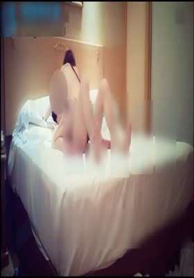 新人极速哥首部作品-中葡混血大一新生女神,长得真是太漂亮了,连续操了2次才放过美女.国语对白