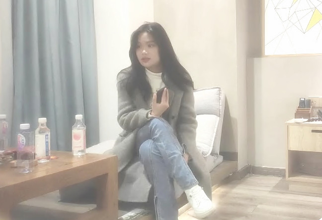 大圈年轻极品女170CM顶级大长腿胖子腰舌吻美女抗拒转战床上怼着骚穴尽情输出