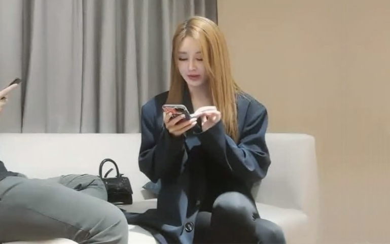 小宝经典作品9分颜值金发冷艳女神