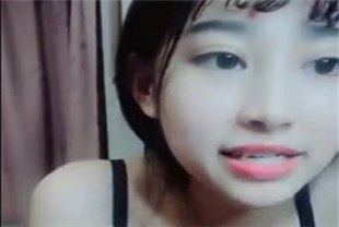 颜值不错嫩妹子洗澡出来漏逼小秀逼逼毛毛比较多很是诱惑不要错过