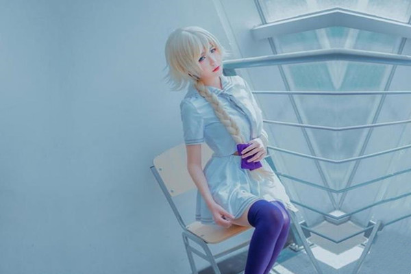 分手后被渣男出卖的漂亮女生