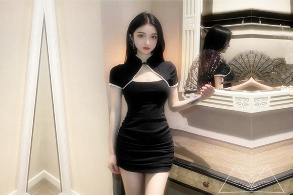 颇有姿色的漂亮人妻粉穴很少被干今天白浆喷涌娇喘震天相当爽