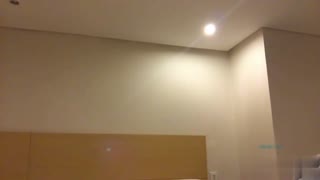 离婚后如猛虎出闸~把大叔压在床上动弹不得~