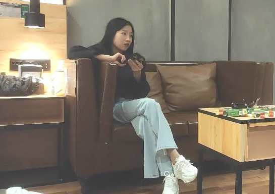 极品大长腿外围妹坐在身上各种内裤揉穴抱起来操超近距离拍摄侧入骑乘激情大战