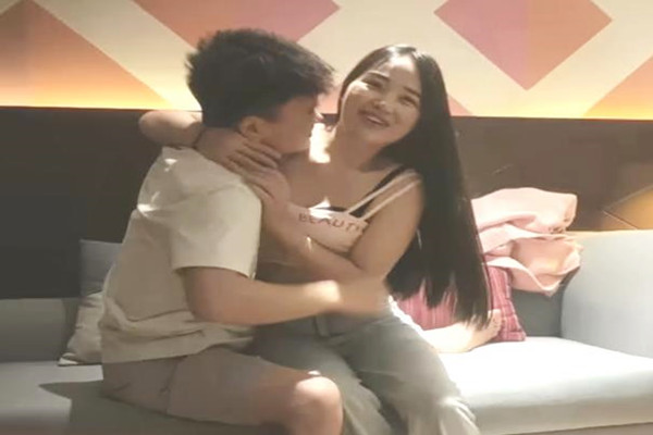 极品高端外围女神风情万种俏佳人爆操骚逼激情无限