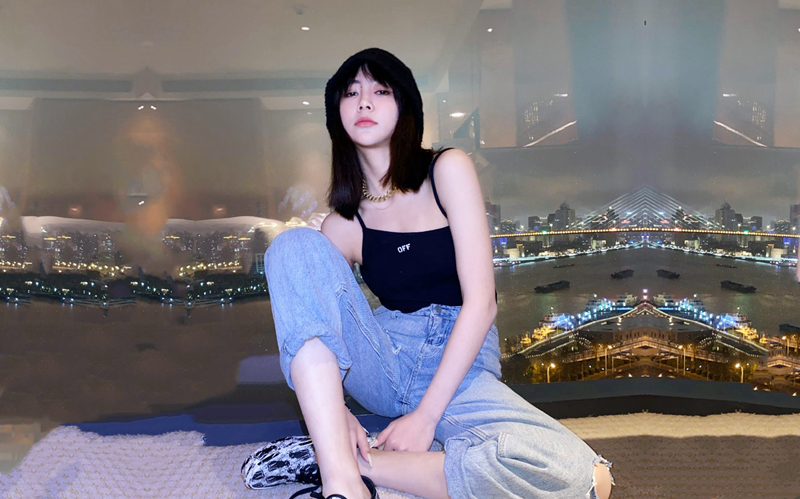 背叛老公的矜持少妇开始很害羞插入后变得极骚