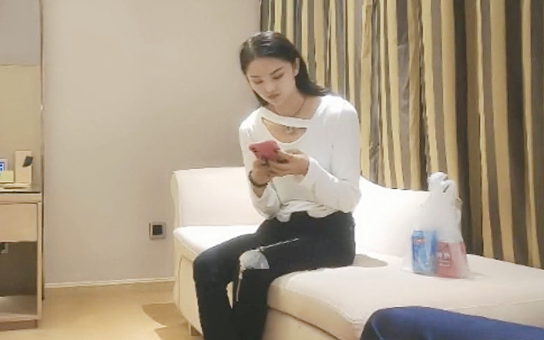 身高170cm极品长腿外围小姐姐