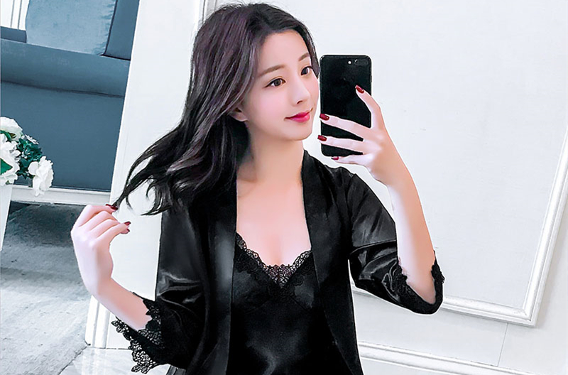 性感翘臀美少妇出租屋偷情还自带性感情趣服干逼逼干净粉嫩干着肯定很舒服