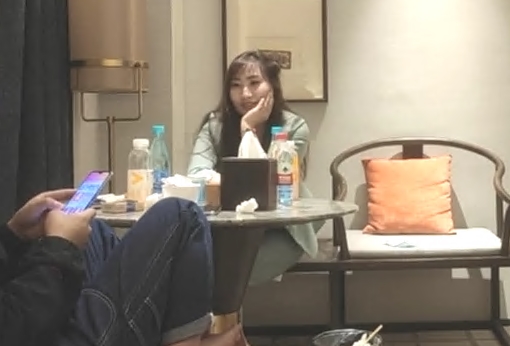 小胖约泡搞金融少妇阿姨一顿宵夜搞掂还夸小胖帅差点没把我笑喷