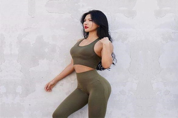 超级巨乳大奶女上位最过瘾把她舔舒服了艹舒服了她翻身一骑双峰波涛汹涌