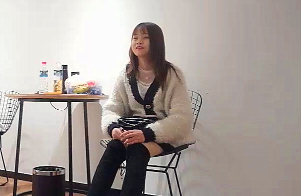 性感黑色短裙高筒靴妹子坐在身上摸逼抱着大力猛操