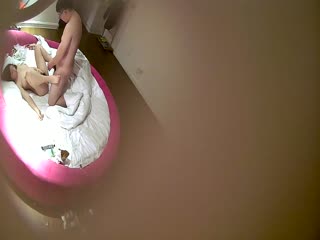 zipai#特色宾馆偷拍年轻胸大的美女和四眼仔胖男偷情啪啪,男的虽胖操起逼来真厉害,不停爆操美女